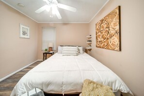 2 bedrooms, laptop workspace, iron/ironing board, free cots/infant beds - Pet-friendly Mayfield Heights Vacation Rental! (Mayfield Heights)