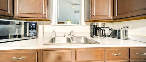 Cottage (2 Bedrooms) | Private kitchen | Microwave, oven, stovetop, dishwasher