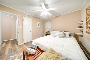 Cottage (2 Bedrooms) | 2 bedrooms, laptop workspace, iron/ironing board, free cribs/infant beds