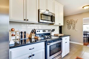 Interior - Charming Portland Home, Walk to Light Rail! (Milwaukie)