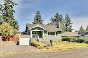 House (3 Bedrooms) | Exterior - Charming Portland Home, Walk to Light Rail! (Milwaukie)