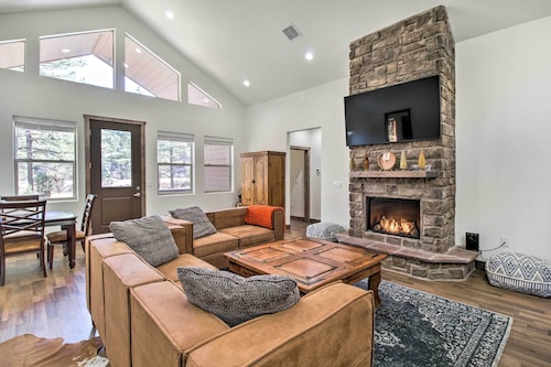 Pet-friendly Show Low Cabin: Near Hiking!