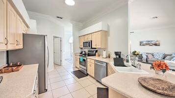 House (3 Bedrooms) | Interior