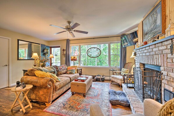 House (3 Bedrooms) | Interior - Rustic Adirondacks Home w/ Hot Tub & Lake Access! (Chestertown)