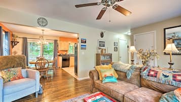 House (3 Bedrooms) | Interior