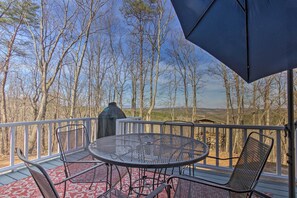 Cottage (3 Bedrooms) | Interior - Blue Ridge Retreat w/ Mountain Views & Deck (Mill Spring)