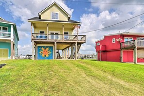 House (3 Bedrooms) | Interior - Bay City Home w/ Dock, Ocean Views + Access! (Bay City)