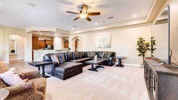 House (4 Bedrooms) | Interior