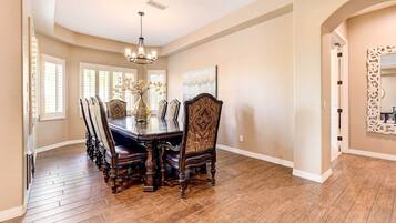 House (4 Bedrooms) | Interior