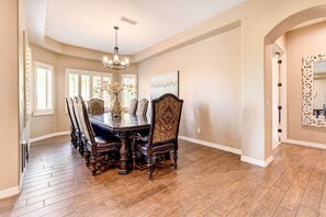 House (4 Bedrooms) | Interior