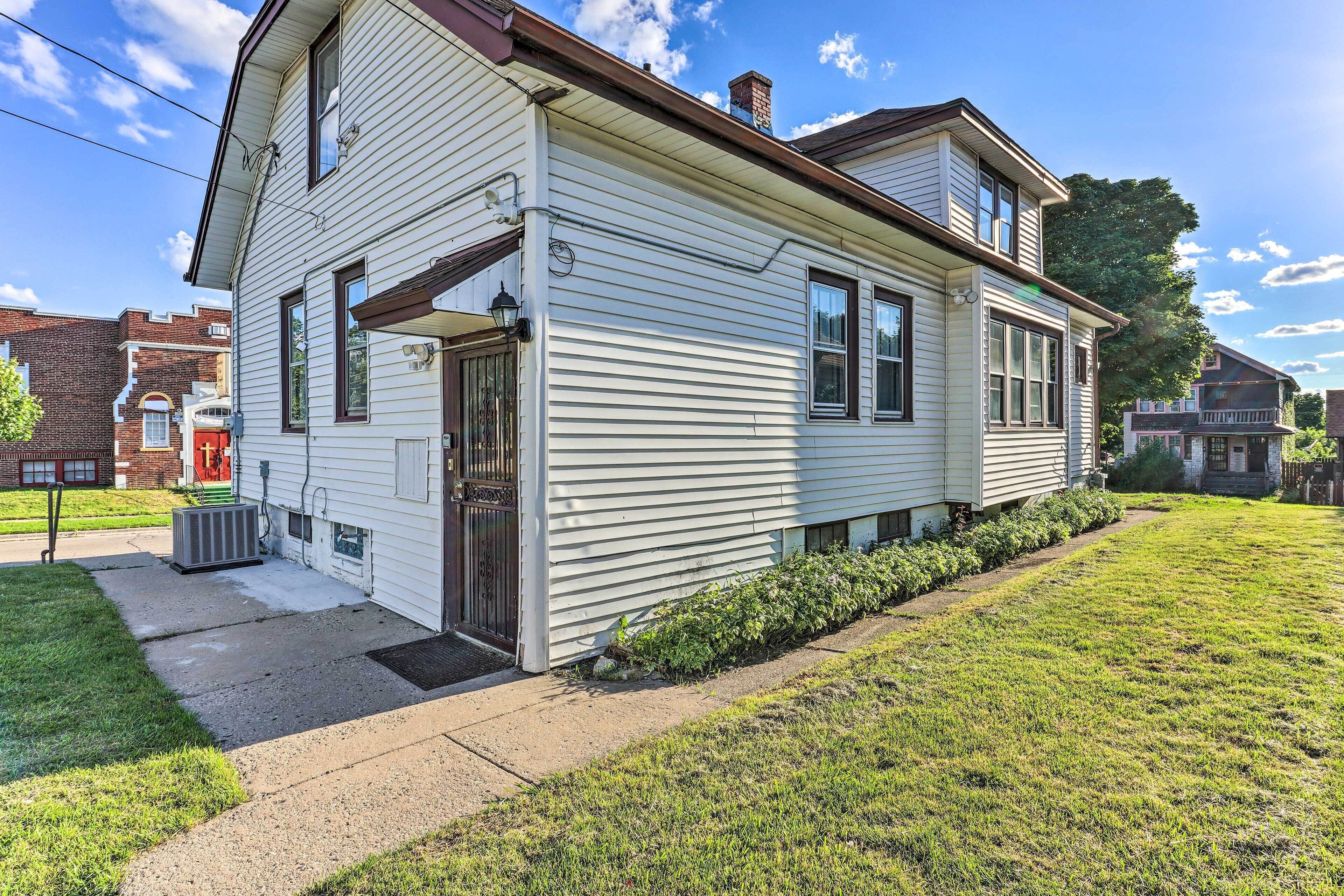 House (5 Bedrooms) | Interior