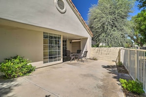 House (3 Bedrooms) | Interior - Gorgeous Palm Desert Home w/ Community Pool! (Palm Desert)