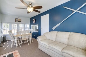 TV - Traverse City Cottage w/ Dock & Beach Area! (Traverse City)