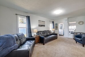 TV - Traverse City Cottage w/ Dock & Beach Area! (Traverse City)