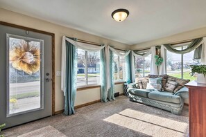 House (4 Bedrooms) | Interior - Spacious Family-friendly Home in Massillon! (Massillon)