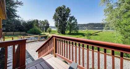 Newport Riverfront Home w/ Deck + Fire Pit!