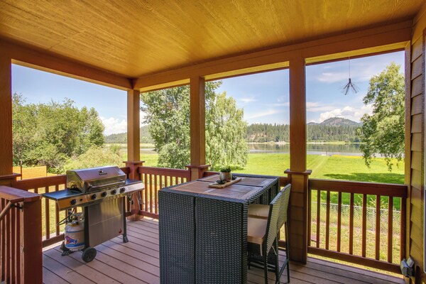 Newport Riverfront Home W/ Deck + Fire Pit! - Mystic Lake, Washington