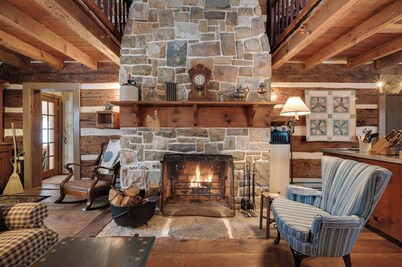 Cabin Vacation Rental ~ 8 Mi to Penn State!