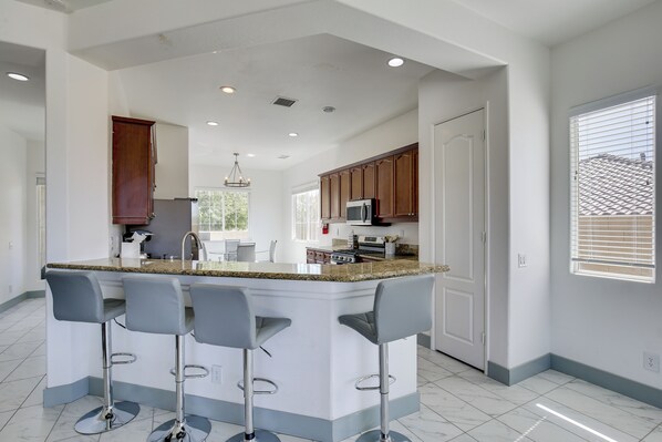 House (3 Bedrooms) | Interior