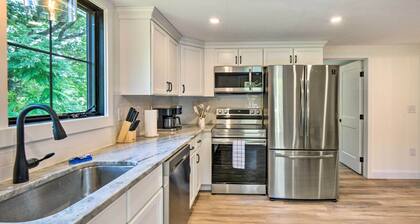 Cozy Wells Getaway w/ Hot Tub - 4 Mi to Beach!