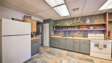 Microonde, forno, piano cottura, frullatore