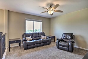 House (5 Bedrooms) | Interior