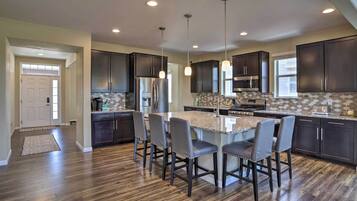 House (5 Bedrooms) | Interior