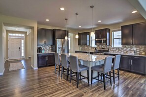 House (5 Bedrooms) | Interior