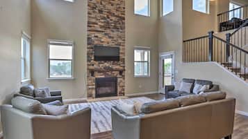 House (5 Bedrooms) | Front of property