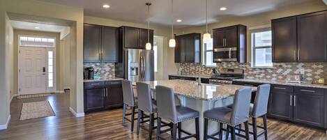 House (5 Bedrooms) | Interior