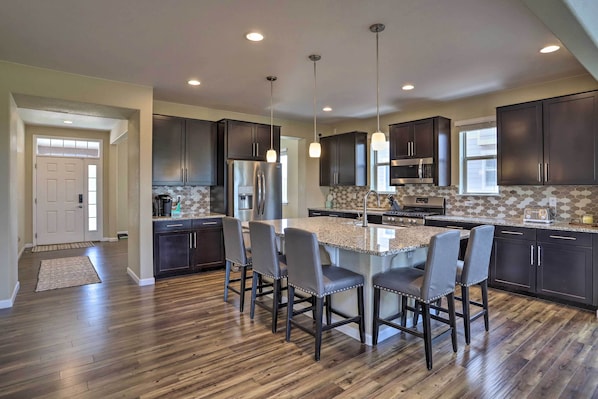 House (5 Bedrooms) | Interior