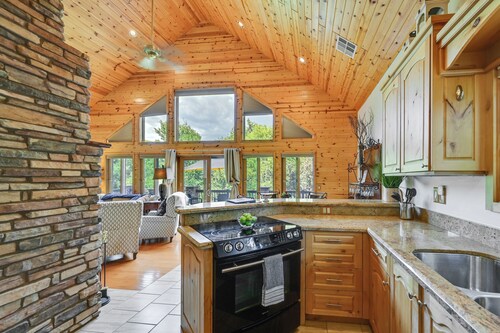 Log Cabin in Payson w/ Deck, Mtn & Creek Views