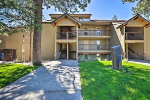 Interior - Resort Condo Retreat ~ 6 Mi to Downtown Bend! (Bend)