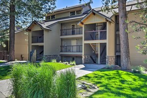 Apartment (1 Bedroom) | Interior - Resort Condo Retreat ~ 6 Mi to Downtown Bend! (Bend)