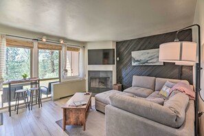 Apartment (1 Bedroom) | Front of property - Resort Condo Retreat ~ 6 Mi to Downtown Bend! (Bend)