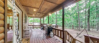 Hot Tub & Deck: Broken Bow 'azalea House'