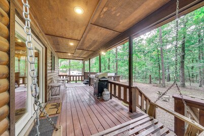 Hot Tub & Deck: Broken Bow 'azalea House'