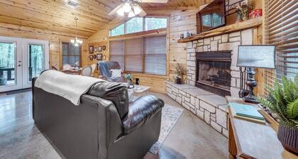 Hot Tub & Deck: Broken Bow 'azalea House'