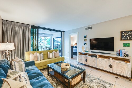 Beachy Marco Island Condo With Resort Amenities!