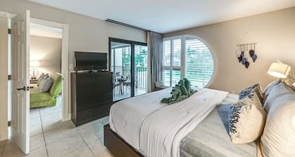 Beachy Marco Island Condo With Resort Amenities!
