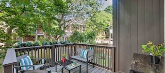 Harrisburg Retreat w/ Deck, Balcony & Grill!