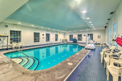 Michigan Condo: Heated Indoor Community Pool!