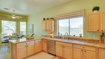 House (3 Bedrooms) | Interior