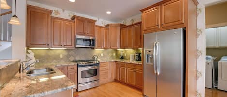 House (5 Bedrooms) | Interior