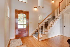 House (5 Bedrooms) | Interior