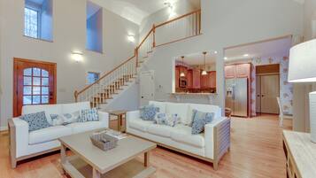 House (5 Bedrooms) | Interior