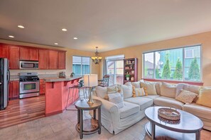 House (4 Bedrooms) | Front of property