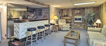 Cozy White Pine Home - 10 Mi to Porcupine Mtn