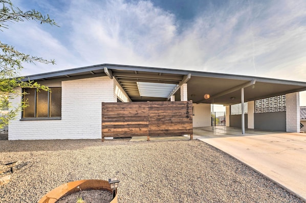 House (3 Bedrooms) | Interior - Desert Getaway w/ Pool, 2 Mi to Lake Havasu! (Lake Havasu City)