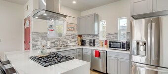 5 Mi to Universal Studios: Family Gem w/ Hot Tub!